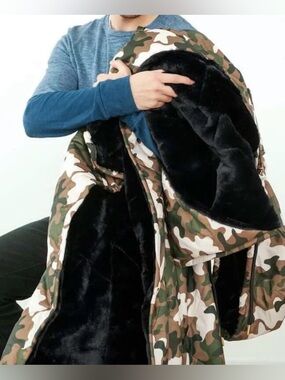 NEW - Minky Couture - Everywhere Blanket - Camo Design w/ Black Plush side & Bag